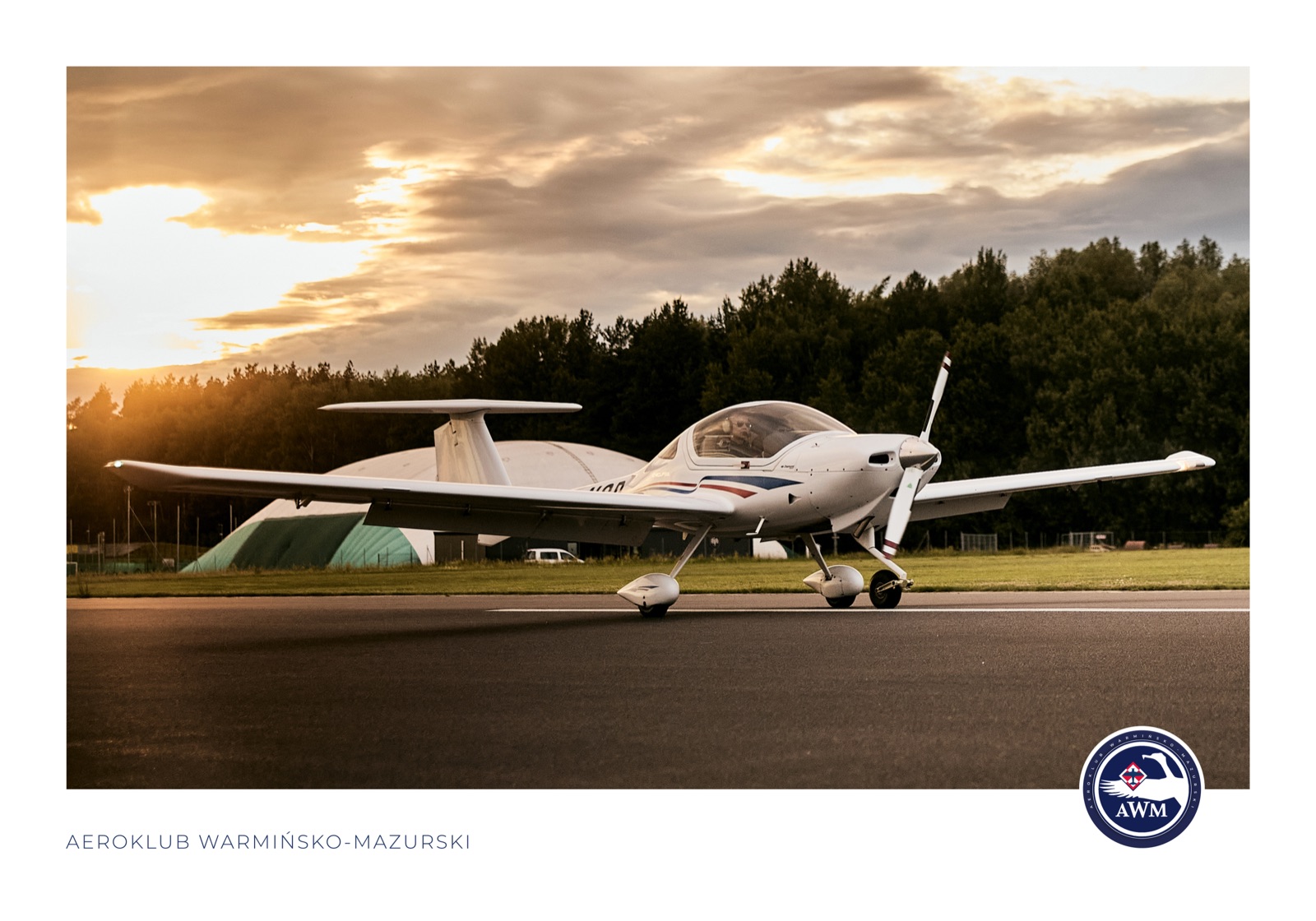 Diamond DA-40 o zachodzie słońca